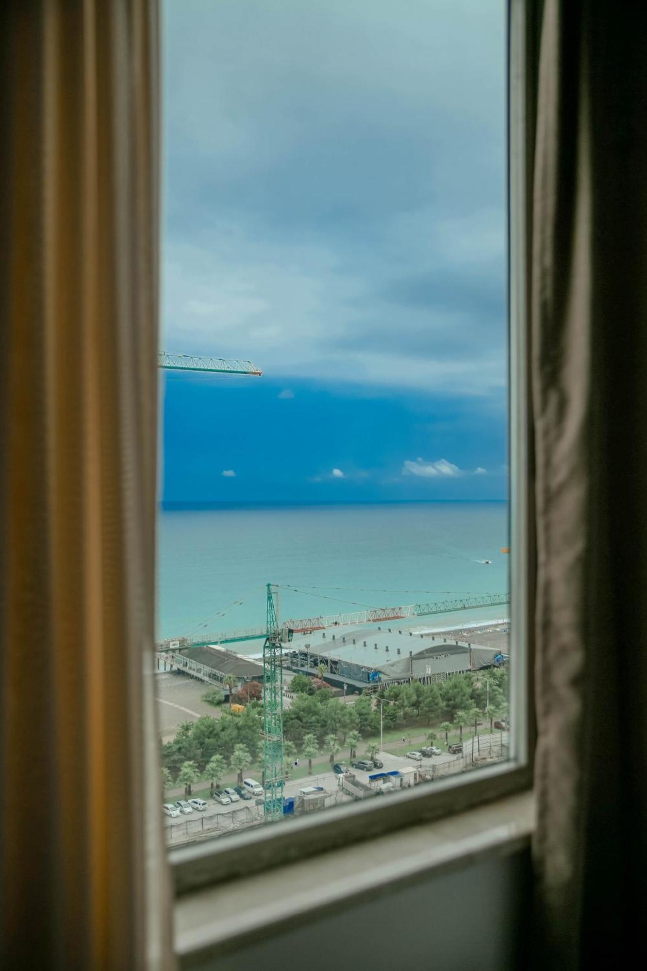 באטומי Royal Medis Hotel מראה חיצוני תמונה