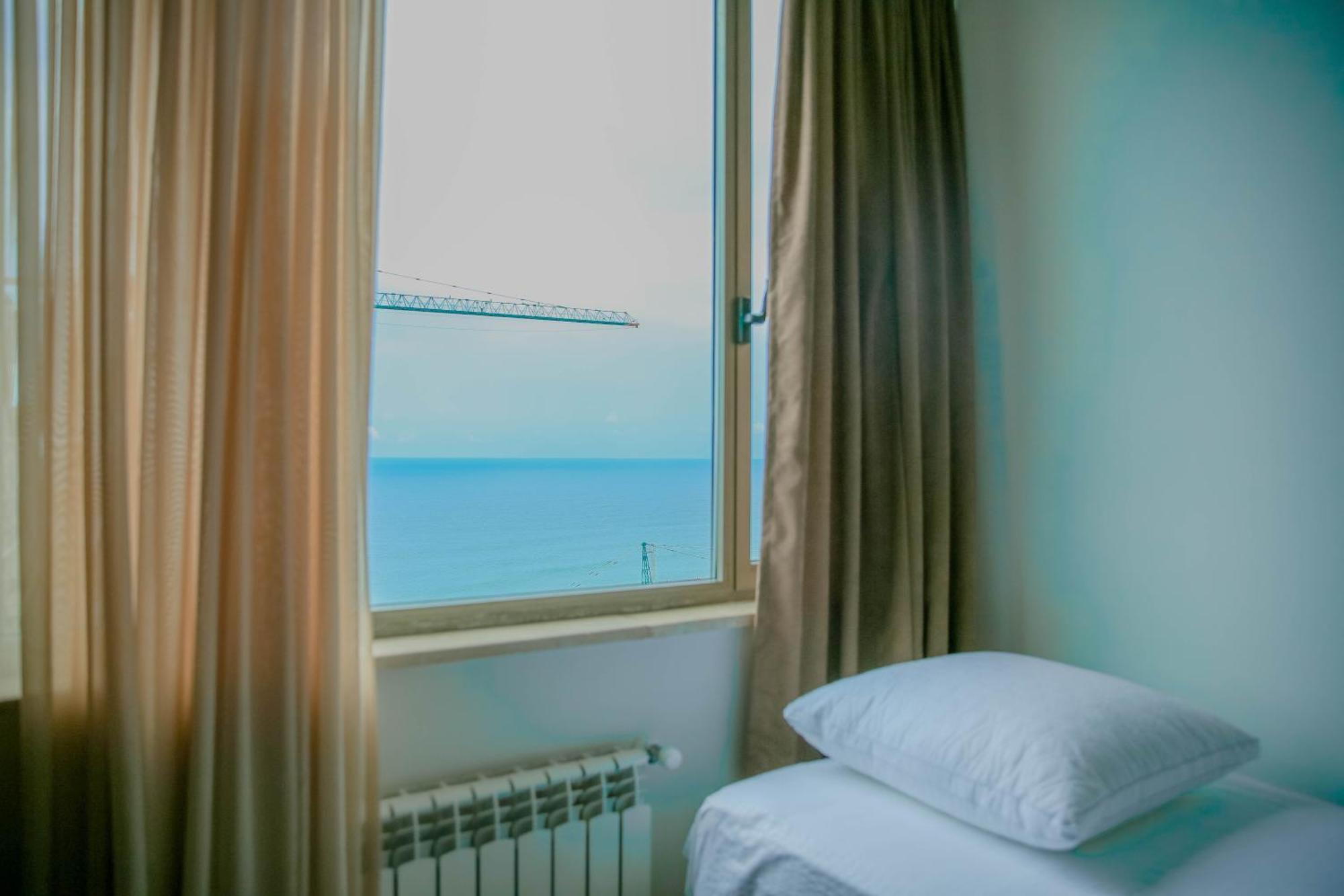 באטומי Royal Medis Hotel מראה חיצוני תמונה